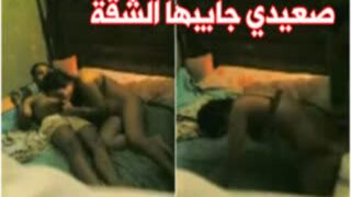 سكس مصري صعيدي نيك شرموطة جاية لعشيقها الشقة