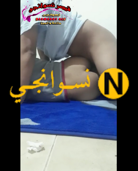 المتناكه جسمها حلو اوى راكبه زبر حبيبها وتنيك كسها بزبره بشهوه شديده ويركب عليها ويشتغل نيك بعد ما سخنته المتناكه عليها